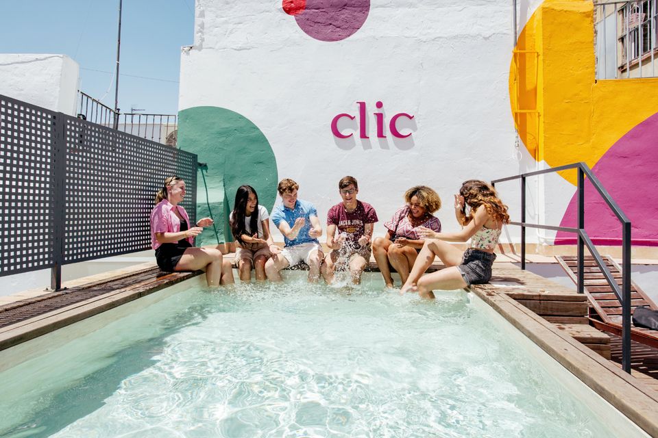 CLIC IH Sevilla - Sprachschule - Pool am Dach